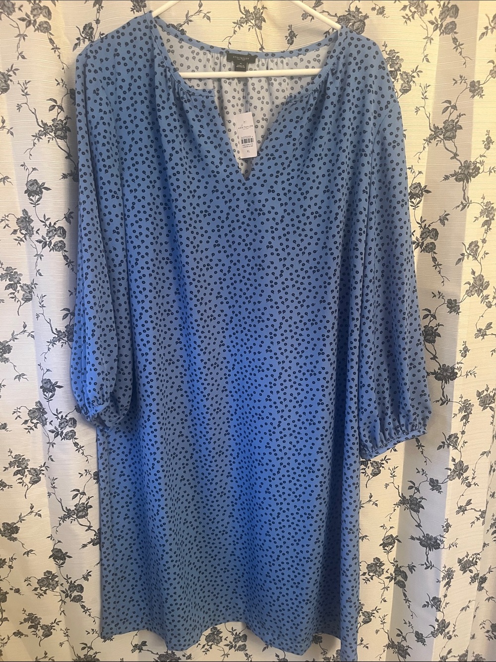 Ann Taylor Factory NWT V Neck Dress